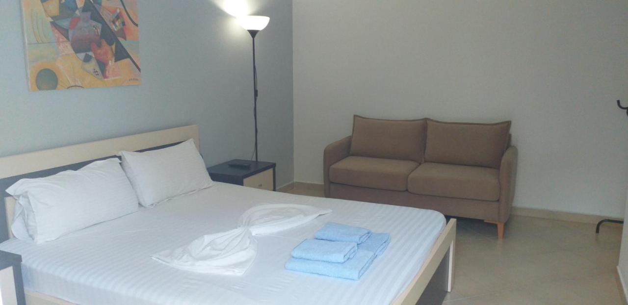 Guest House Solive Himarë Eksteriør billede